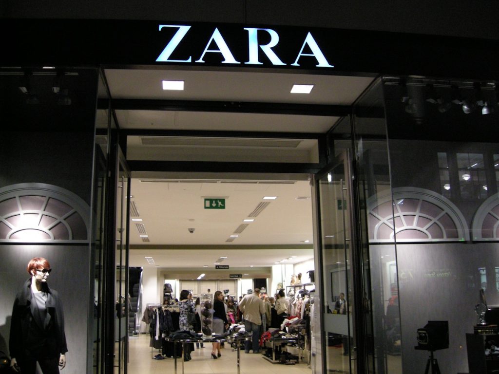 Ζητούν να κλείσει μεγάλο ZARA στο κέντρο της Αθήνας