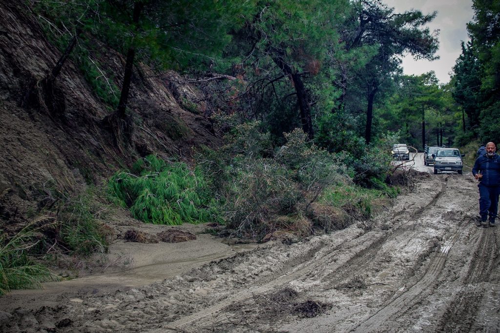 Κακοκαιρία Bora: Πάνω από 1.700 κλήσεις για βοήθεια μέσα σε 26 ώρες