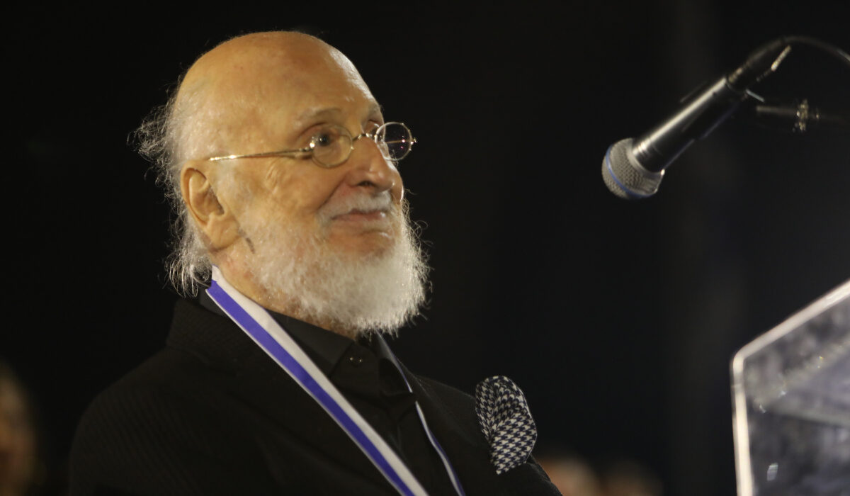 Διονύσης Σαββόπουλος: «Μου αφαίρεσαν μισό πνευμόνι» – Η εξομολόγηση για τη μάχη με τον καρκίνο