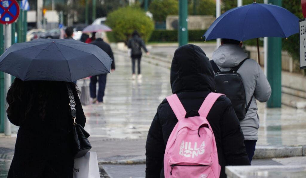 Νέα κακοκαιρία: Πού θα χιονίσει και πότε θα βρέξει – Τι λέει η πρόγνωση για Αττική