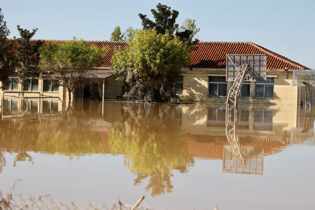 Έρχεται «πράσινος» φόρος φυσικών καταστροφών – «Εθελοντές» φορολογούμενους ψάχνει η κυβέρνηση