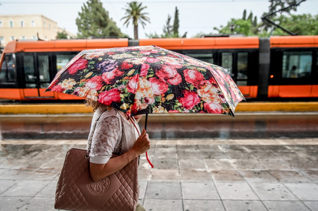 Επικίνδυνη κακοκαιρία με σφοδρές καταιγίδες και θυελλώδεις ανέμους – Φόβοι για πλημμύρες, οι περιοχές