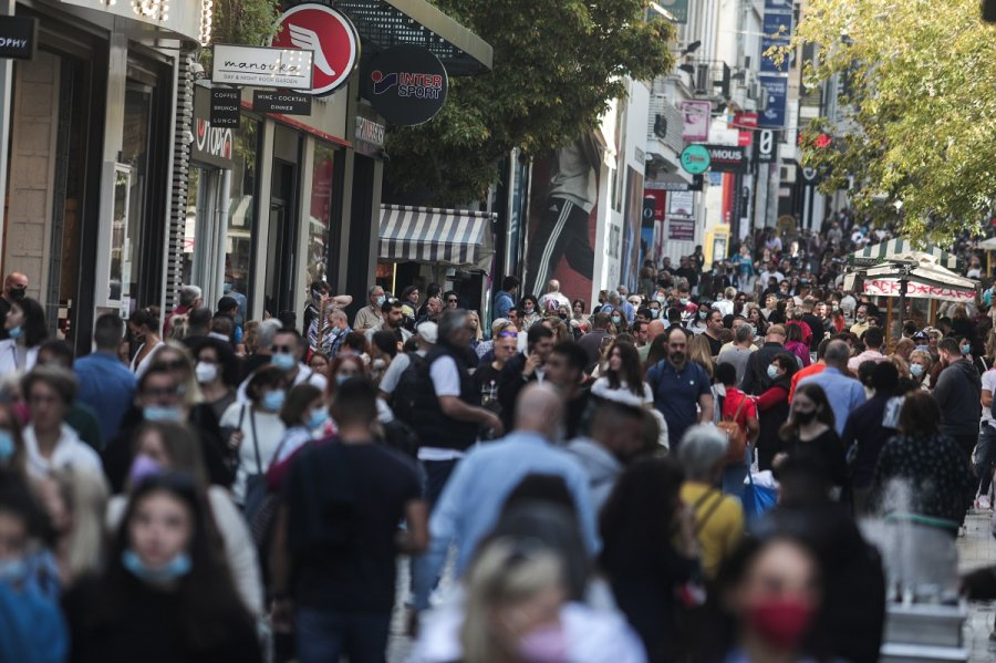 Νέα μέτρα από Δευτέρα – Πώς μπαίνουν ανεμβολίαστοι σε σούπερ μάρκετ, κομμωτήρια