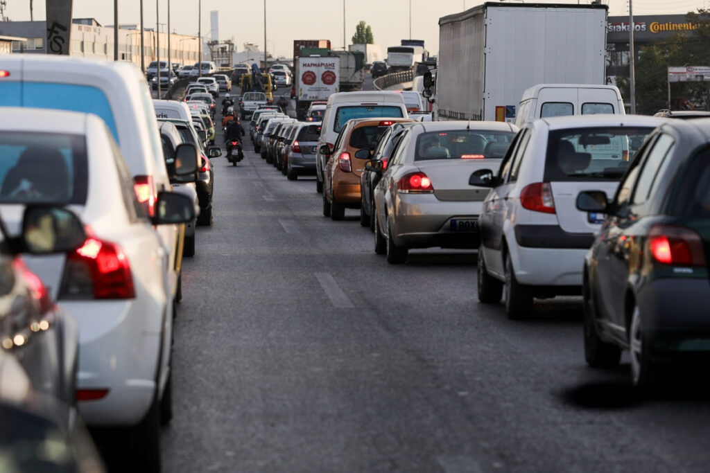 Τετραπλή καραμπόλα στον Κηφισό – Μεγάλες καθυστερήσεις στο ρεύμα προς Πειραιά