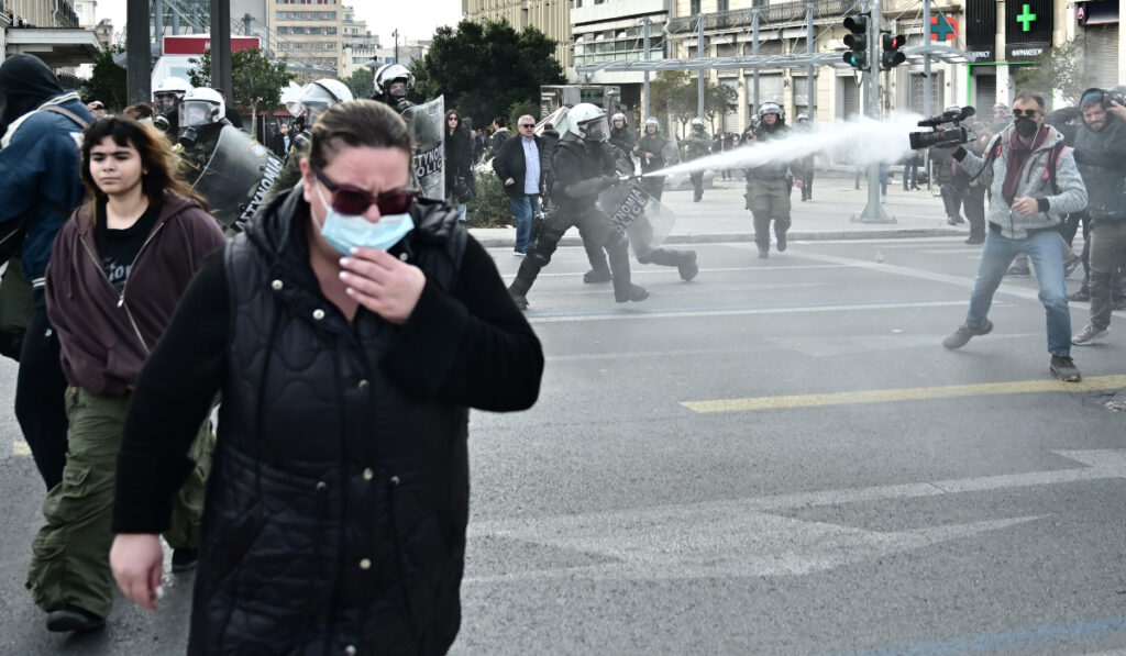 Τέμπη: Ξεσπά ο πατέρας της Αναστασίας – «Ποιος έδωσε την εντολή να διαλύσουν τη συγκέντρωση στο Σύνταγμα;»