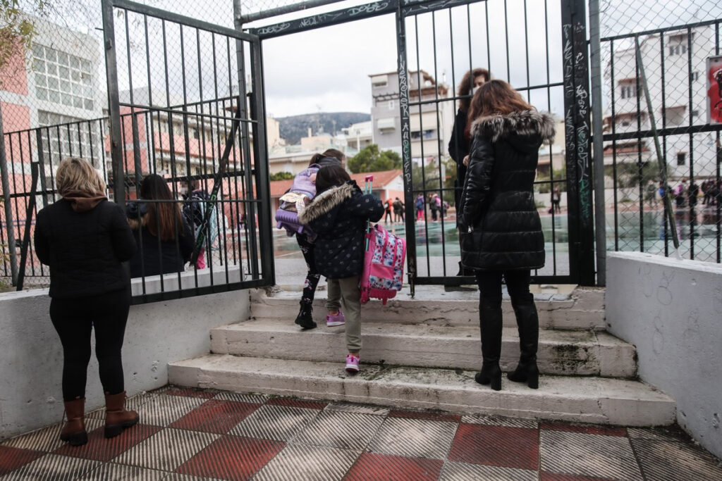 Πάνω από 15.000 κρούσματα στα σχολεία βρέθηκαν από τα self test