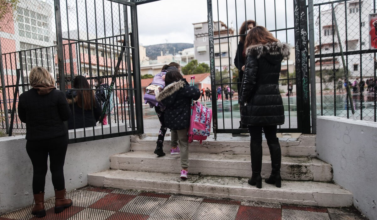 Πάνω από 15.000 κρούσματα στα σχολεία βρέθηκαν από τα self test