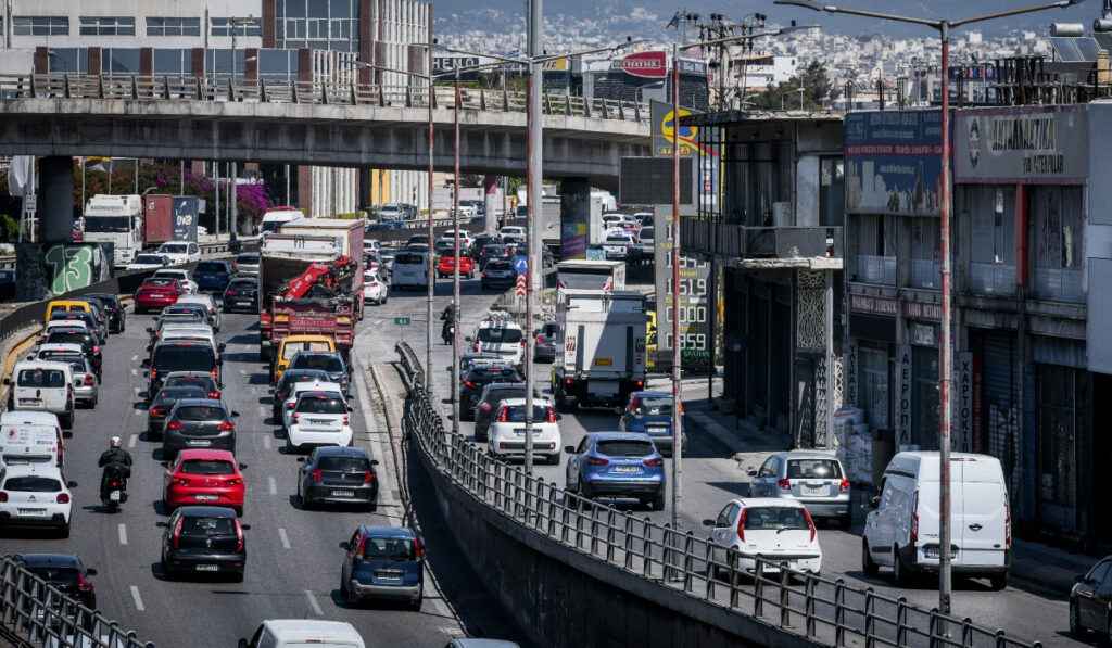 Κίνηση στους δρόμους: Δύο τροχαία «κοκκίνησαν» τον Κηφισό – Πού υπάρχουν προβλήματα