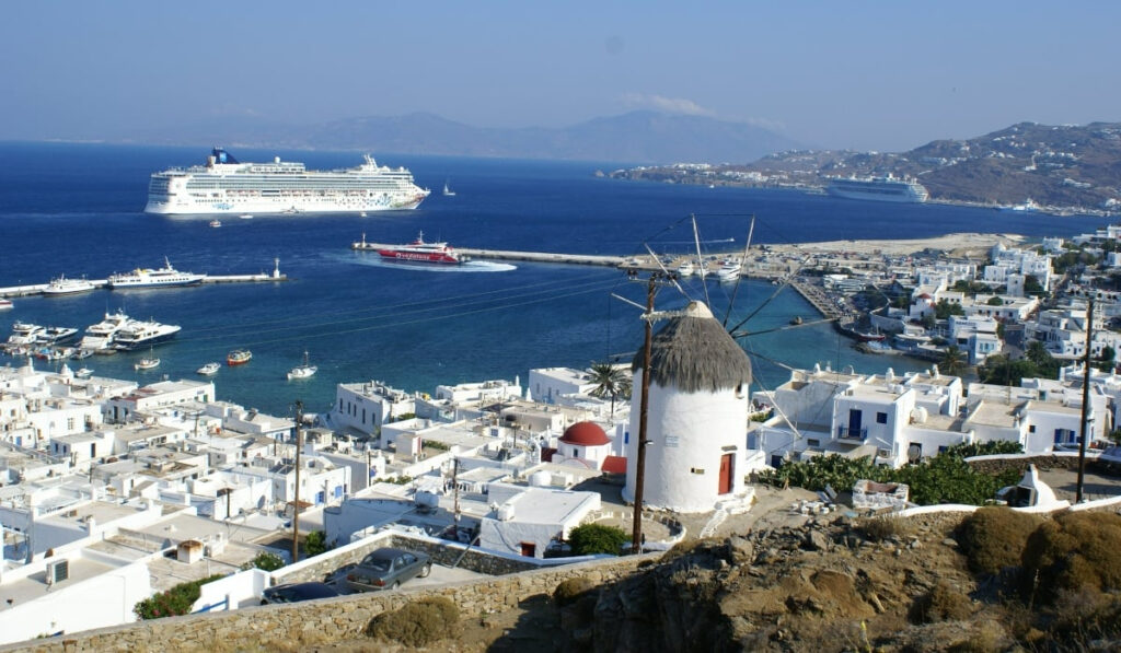 Μεγάλη ξενοδοχειακή μονάδα στη Μύκονο έριχνε τα λύματα στη… θάλασσα – Αυτοψία του Εισαγγελέα Τζορμπατζόγλου