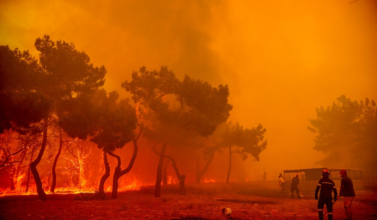 Νύχτα τρόμου στο δάσος της Δαδιάς: Εκκενώθηκε το χωριό, ήχησε το «112»