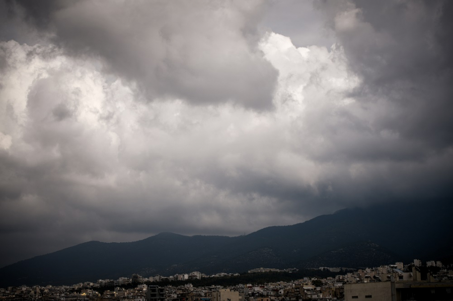 Καιρός: Έρχονται βροχές και καταιγίδες σήμερα – Οι περιοχές – Τέλος ο καύσωνας