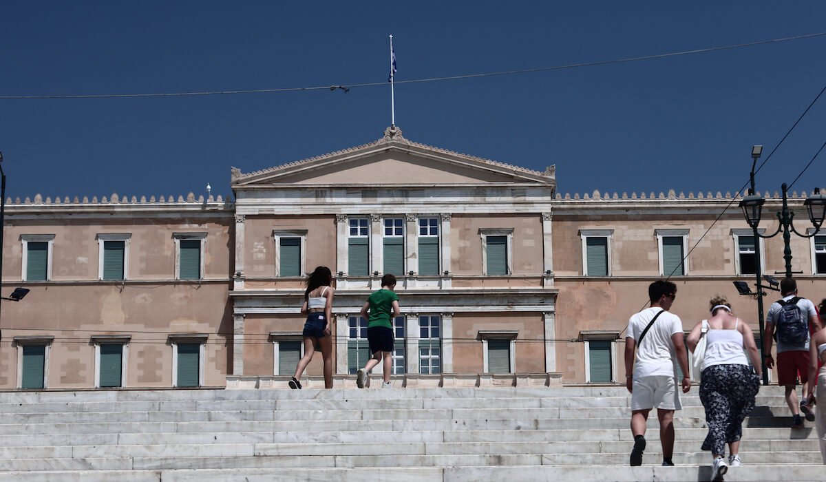 Καιρός: Ζέστη και 36άρια σήμερα – Πού μπορεί να βρέξει