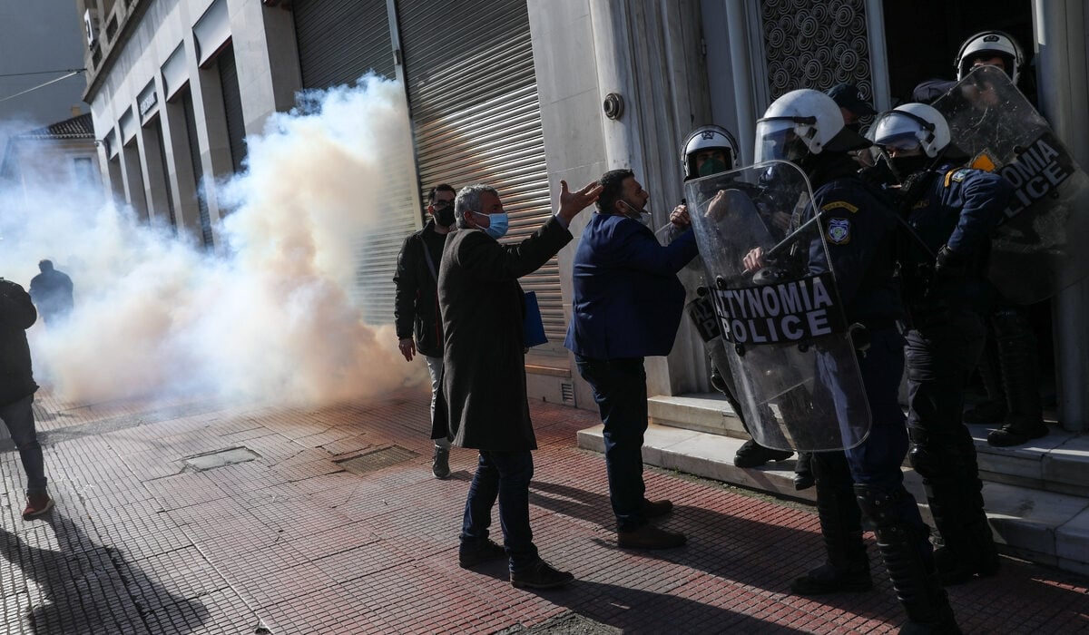 Επεισόδια και χημικά στη συγκέντρωση ΠΟΕΔΗΝ – ΑΔΕΔΥ