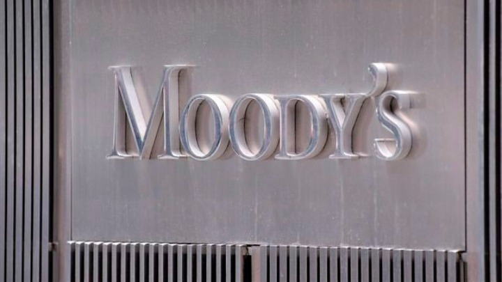 Moody’s: Το αξιόχρεο της Ελλάδας (Β1) στηρίζεται από τη μέτρια οικονομική ισχύ της