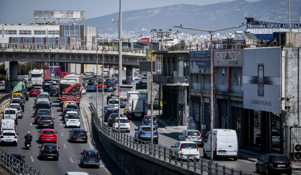 Κίνηση στους δρόμους: Ταλαιπωρία σε Κηφισό και Κηφισίας – Μποτιλιάρισμα στην Αττική Οδό