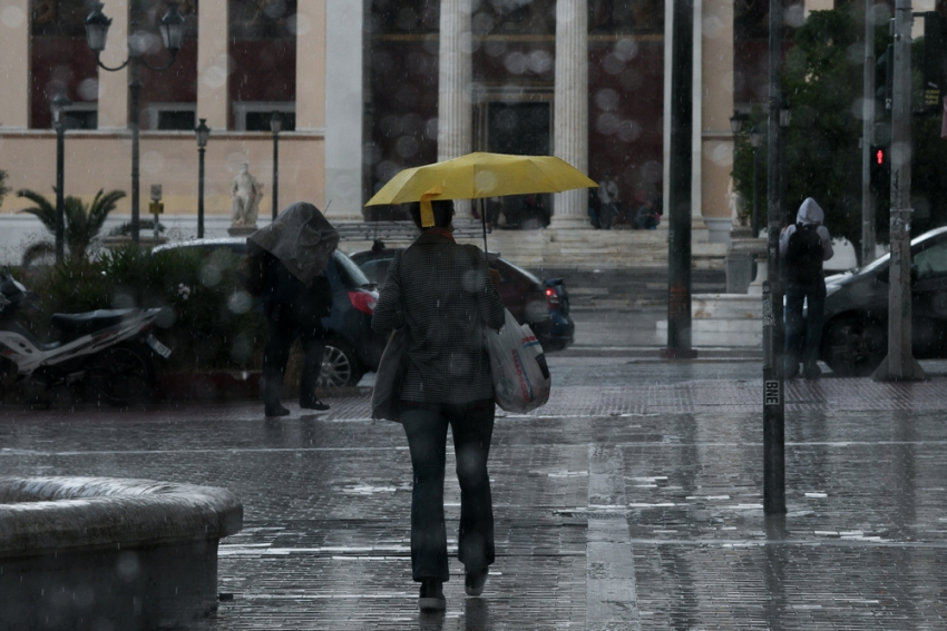 Αλλάζει ο καιρός, κρύο, καταιγίδες και θυελλώδεις ανέμους φέρνει ισχυρός αντικυκλώνας με σχηματισμό «Ωμέγα»