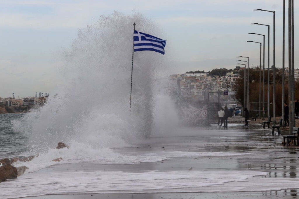 Κακοκαιρία: Η νέα πρόγνωση για τον καιρό – Έρχονται λασποβροχές