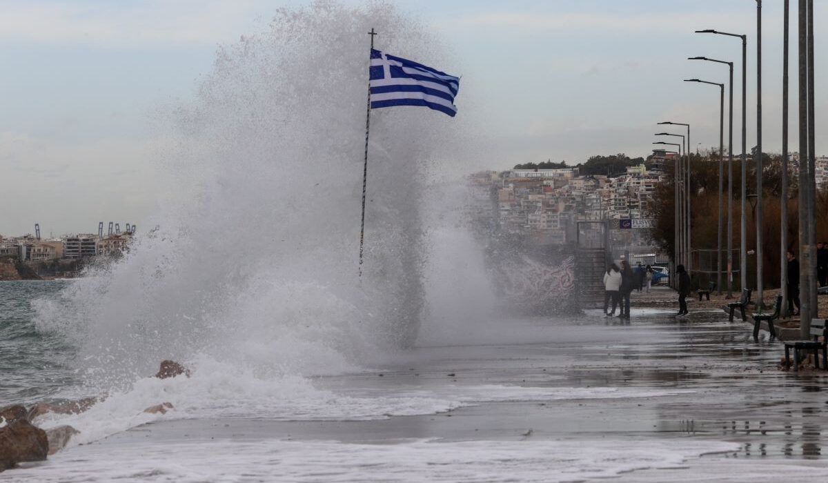 Κακοκαιρία: Η νέα πρόγνωση για τον καιρό – Έρχονται λασποβροχές