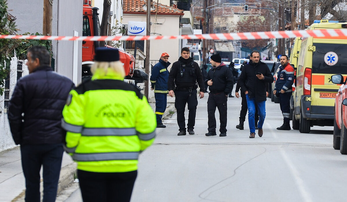 Με βαρύ ποινικό μητρώο και χρυσαυγίτης ο δράστης της διπλής δολοφονίας στη Λάρισα – Το οπλοστάσιο στο σπίτι του