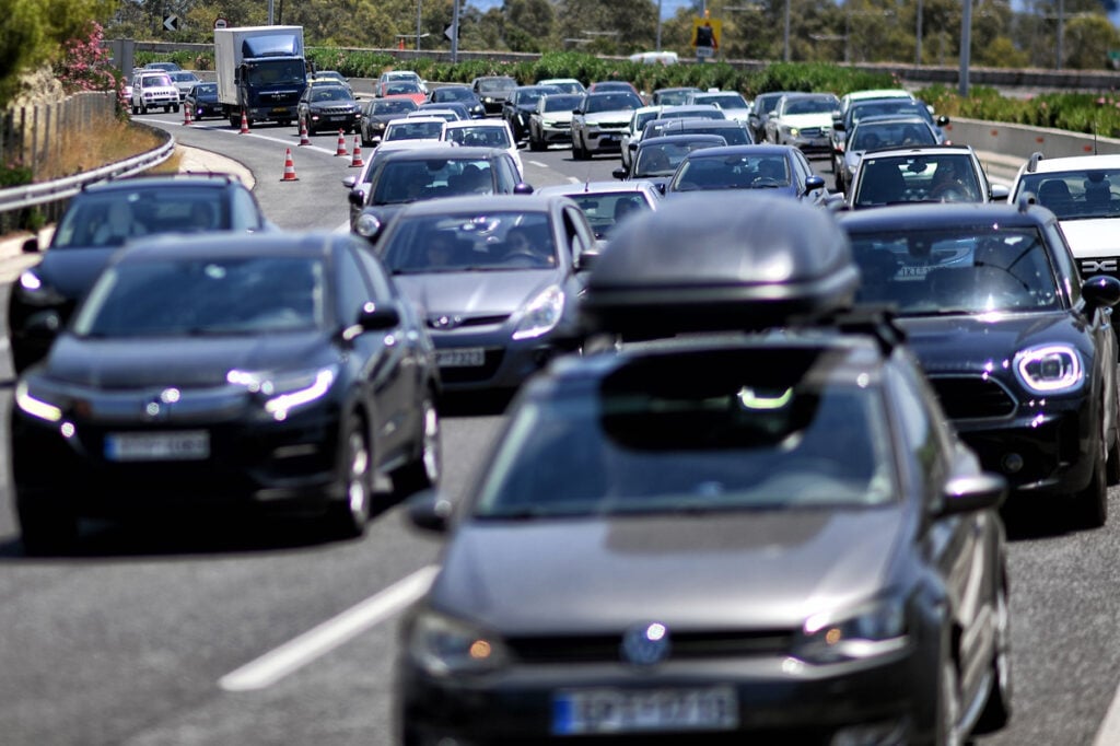 Αυξημένα μέτρα της Τροχαίας για τον εορτασμό της 28ης Οκτωβρίου – Τι ισχύει με τα φορτηγά