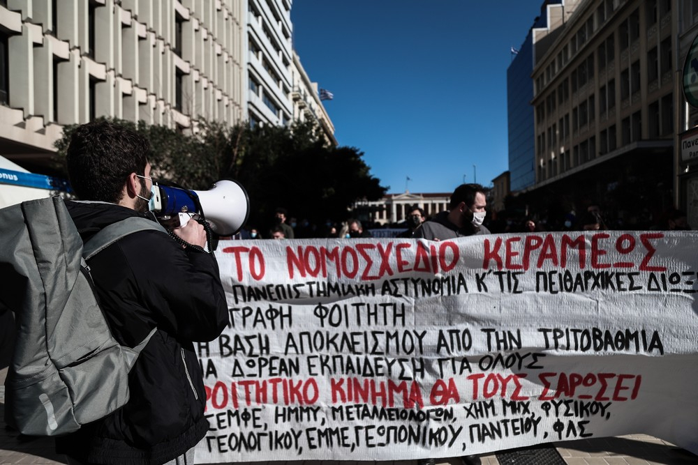 Το κοινό μυστικό πίσω από την απαγόρευση συναθροίσεων άνω των 100 ατόμων