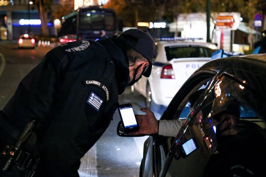 Πόσα άτομα επιτρέπονται στο αμάξι: Τι ισχύει με την παράταση του lockdown