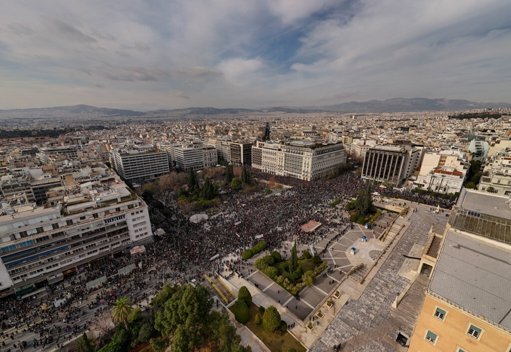 Με το βλέμμα στις πλατείες η κυβέρνηση – Αγωνία για τα νέα συλλαλητήρια των Τεμπών