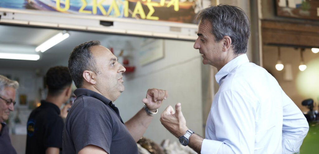 Σουρεαλιστικός διάλογος Μητσοτάκη – καταστηματάρχη: «Πόσο πλήρωσες; Καλά είναι»