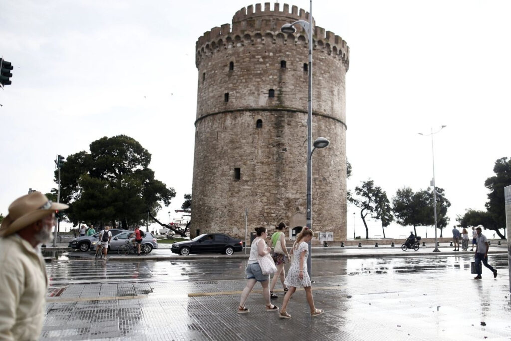 Κακοκαιρία 48 ωρών: Οι περιοχές με καταιγίδες και πιθανούς ανεμοστρόβιλους – Νέα πρόγνωση