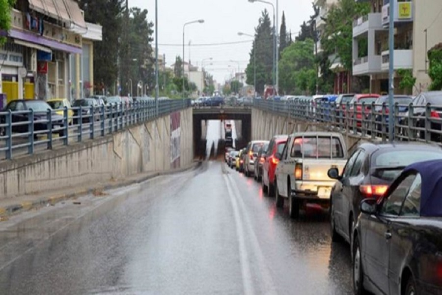 Λάρισα: Πέταξαν αυγό σε οδηγό και εκείνος τους έδειρε και τους έστειλε στο νοσοκομείο