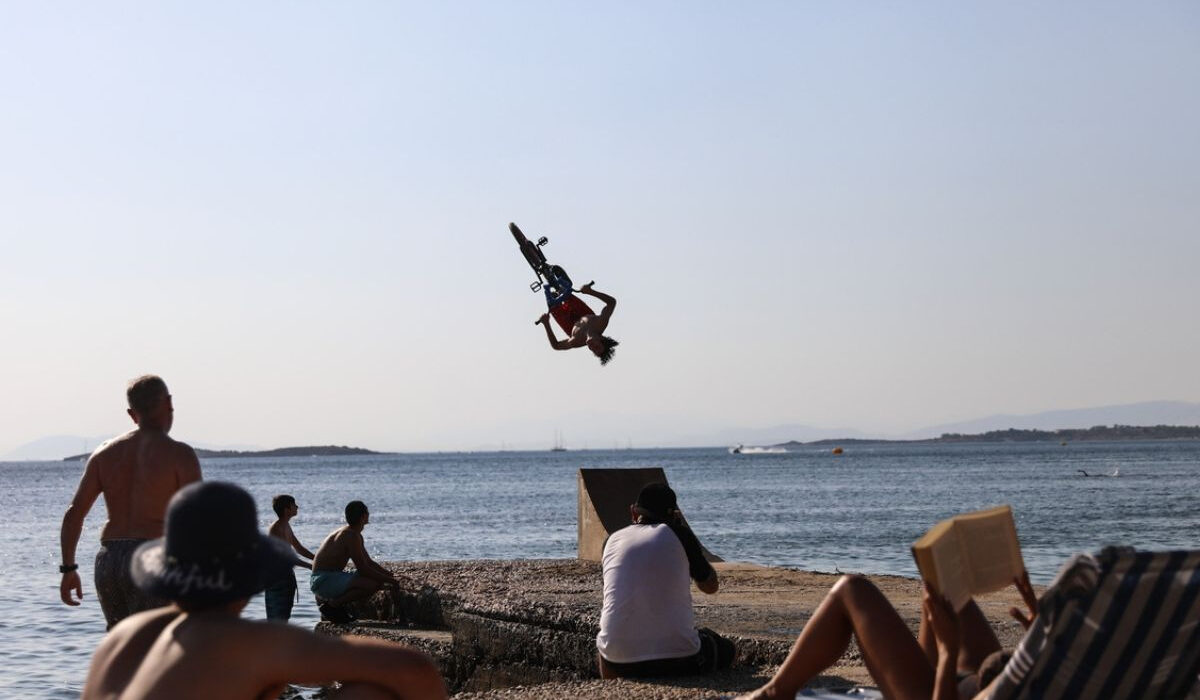 Σύσκεψη για τον 6ήμερο καύσωνα: Αναμένονται ανακοινώσεις για τα μέτρα προστασίας