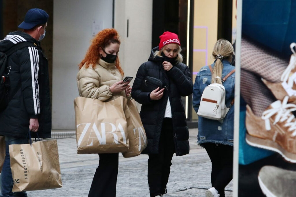 Τι ισχύει για πρόστιμο και πιστοποιητικό σε όσους έχουν κάνει το εμβόλιο στο εξωτερικό