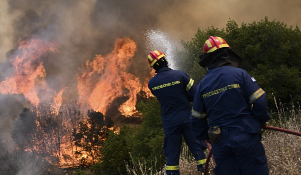 Συναγερμός για φωτιές και την Τρίτη: Οι 6 περιφέρειες που μπαίνουν σε επιφυλακή