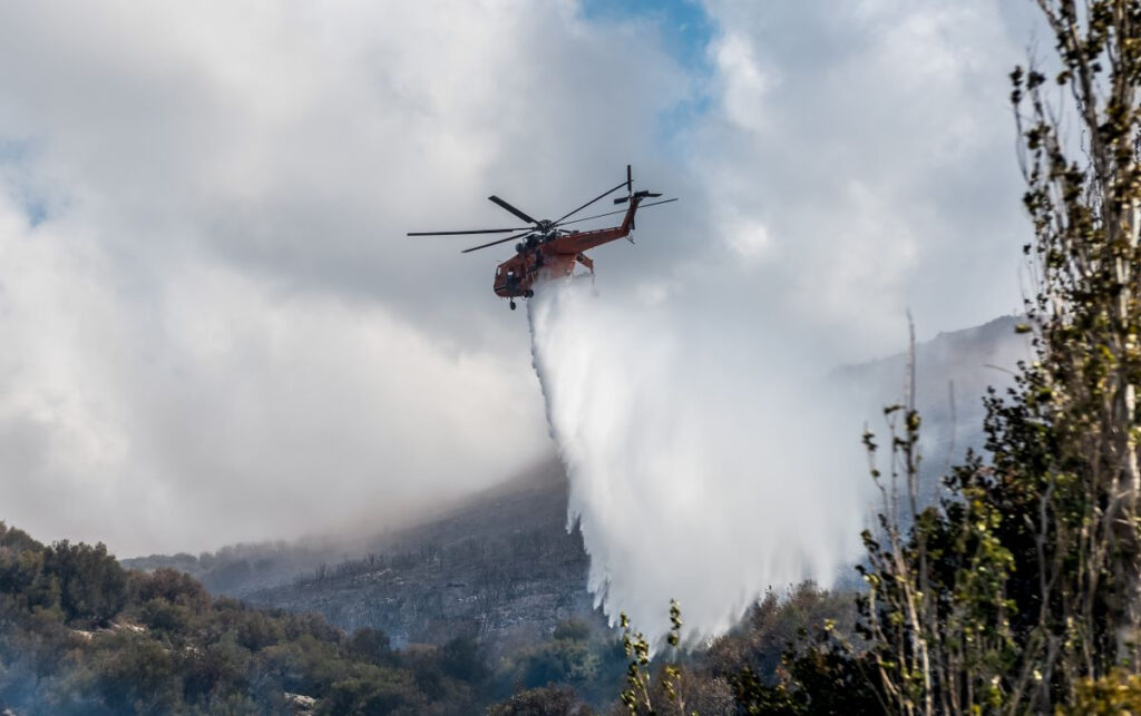 Υπό μερικό έλεγχο οι φωτιές σε Βόρεια Εύβοια και Ηλεία