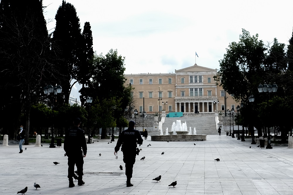 Απαγόρευση κυκλοφορίας: Το μοντέλο της Ελλάδας, το τρίπτυχο της εξόδου