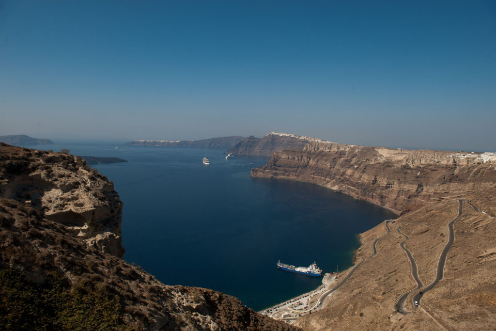 Πάνω από 200 σεισμοί ανάμεσα σε Σαντορίνη και Αμοργό σε ένα 48ωρο – Έκτακτα μέτρα και σύσκεψη στο Μαξίμου