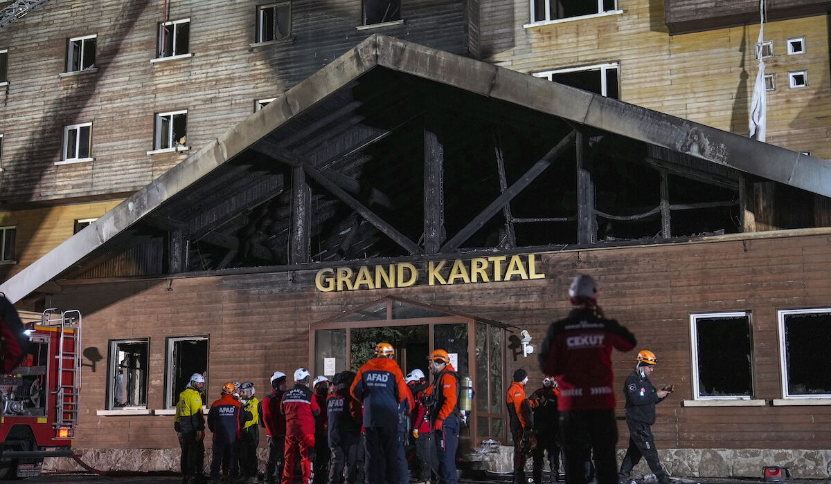 Συνελήφθησαν 11 άτομα για τη φωτιά σε χιονοδρομικό κέντρο στην Τουρκία – Στους 79 οι νεκροί