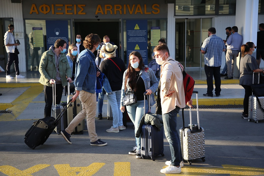 Το «βαρύ πυροβολικό» της κυβέρνησης στη μάχη για έλευση τουριστών από Ρωσία και Βρετανία