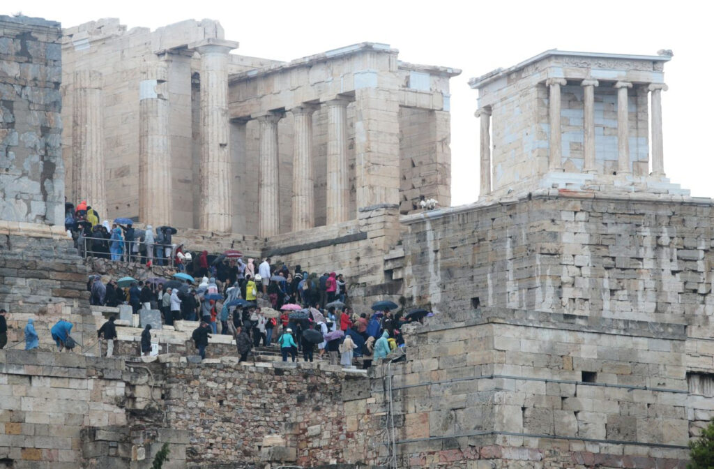 Αναστολή έκδοσης νέων οικοδομικών αδειών στην Ακρόπολη