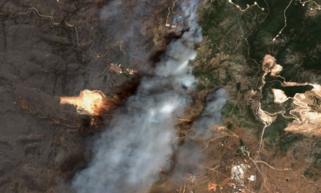 Φωτιά στη Ρόδο: Δορυφόρος καταγράφει την έκταση του πύρινου μετώπου – Απίστευτες εικόνες