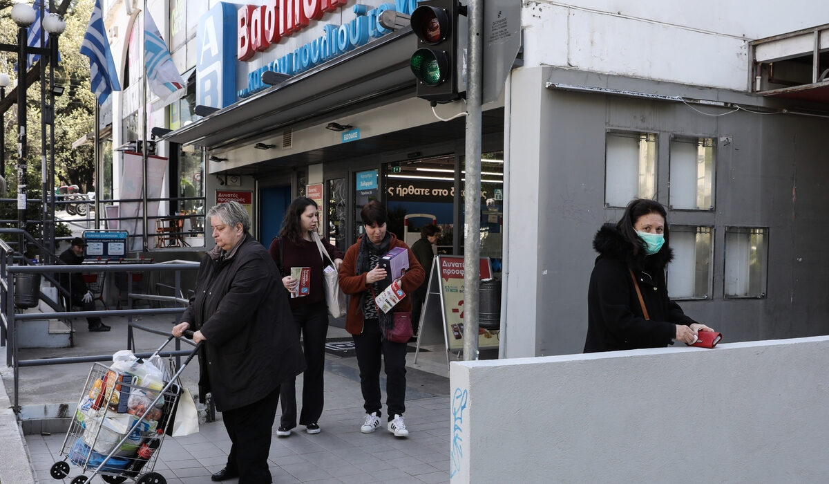 Νέο ωράριο στα σούπερ μάρκετ – Ο ΑΒ Βασιλόπουλος ανοιχτά και Κυριακές