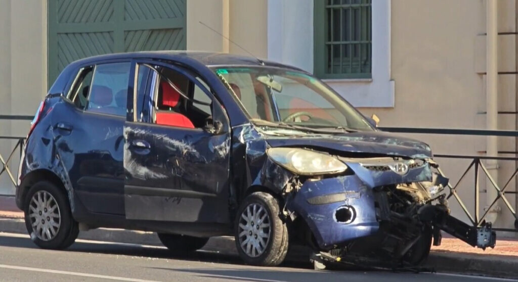 Σοβαρό τροχαίο στην Πειραιώς – Έκλεισε μία λωρίδα κυκλοφορίας (Βίντεο)