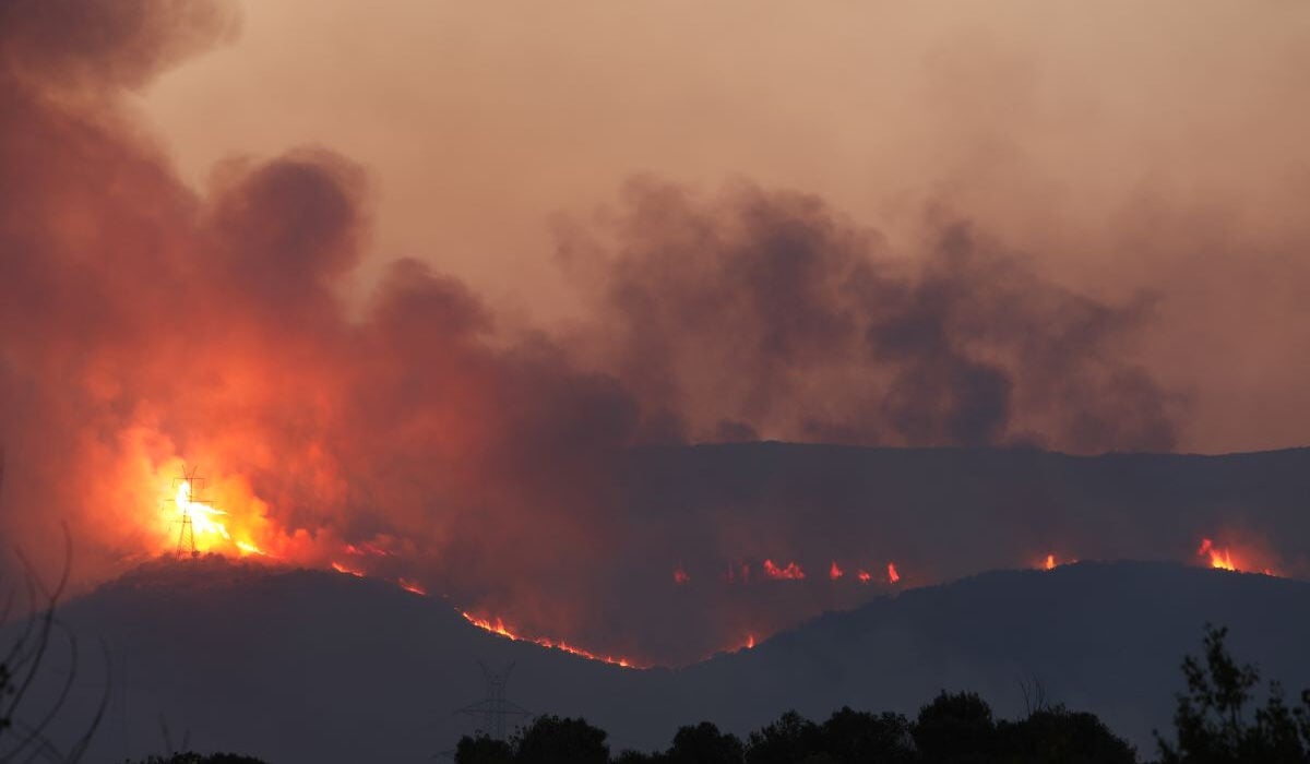 Φωτιά στην Αλεξανδρούπολη: «Ήχησε» ξανά το 112 – Νέες εκκενώσεις