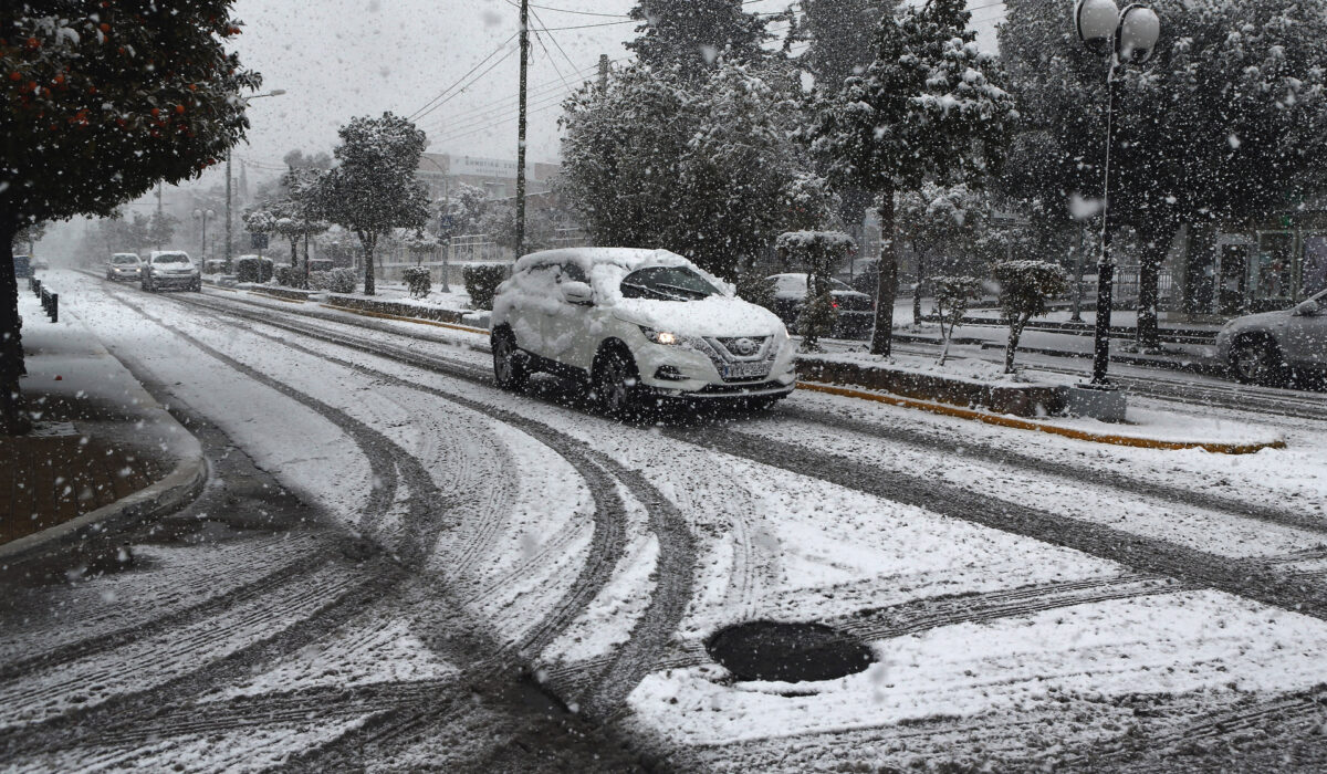 Αρνιακός στο iEidiseis: Μέχρι πότε θα χιονίζει στην Αθήνα – Ακόμα και 15 πόντους χιόνι στο κέντρο