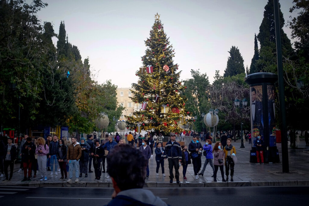 Τι θα γίνει με νέα μέτρα σε εστίαση και σούπερ μάρκετ πριν τα Χριστούγεννα