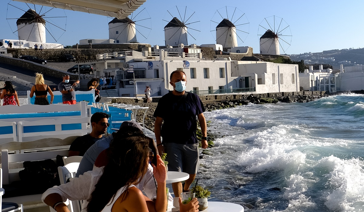 Νέα μέτρα: Self και rapid test σε ανεμβολίαστους εργαζόμενους σε τουρισμό και εστίαση ανά 7ημέρες