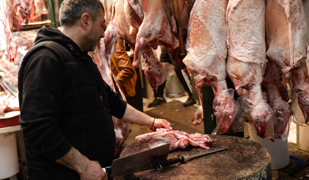 «Καλάθι Πάσχα»: Οι κτηνοτρόφοι ζητούν να μείνουν εκτός τα αμνοερίφια – Προειδοποίηση για Άδωνη και σούπερ μάρκετ