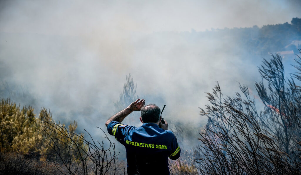 Φωτιά στην Εύβοια: Εντολή εκκένωσης για το Νιμποριό – Μήνυμα από το 112