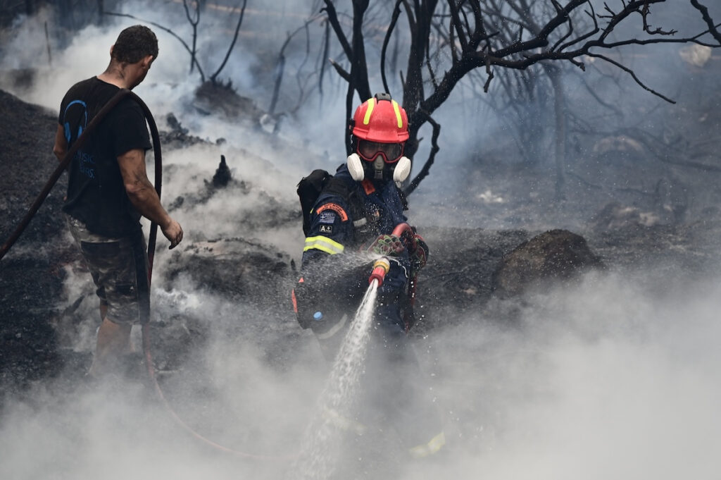 Νέα φωτιά τώρα στη Ζάκυνθο στο χωριό Κάτω Γερακάρι