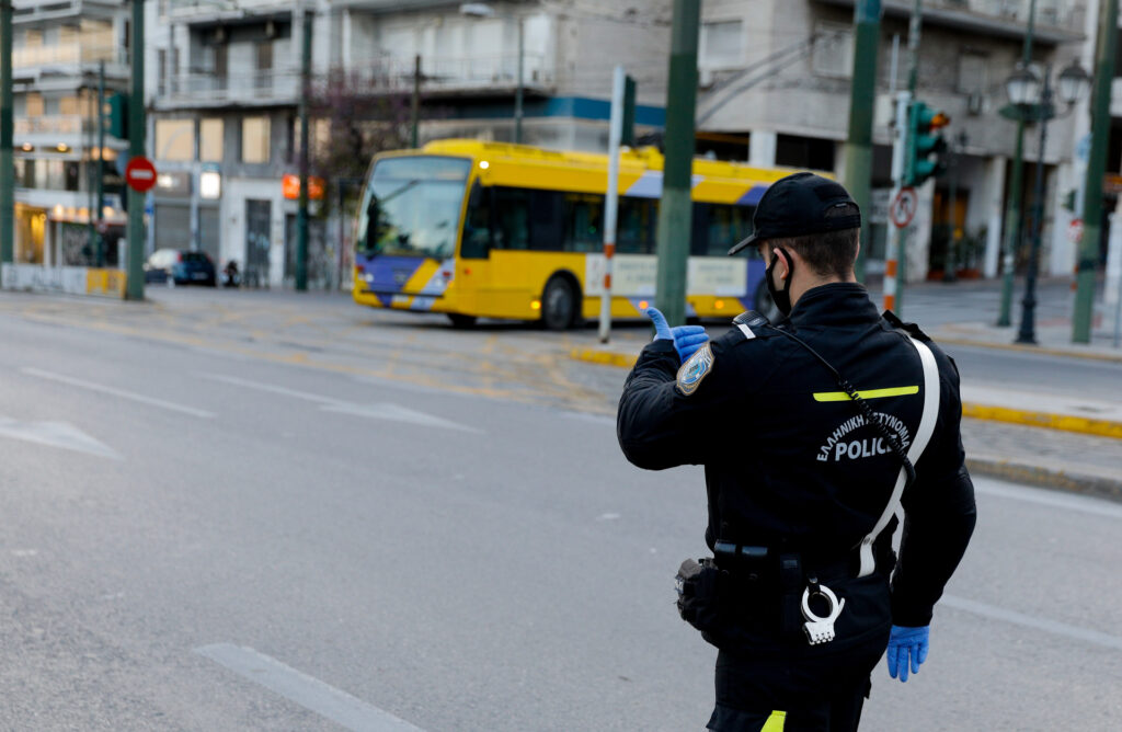 Απαγόρευση κυκλοφορίας: Χρονικοί περιορισμοί και πλαφόν στα SMS στο 13033